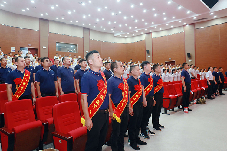 兵創(chuàng)奮楫承軍志、中沃揚(yáng)帆慶八一?